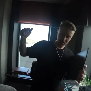 🕺