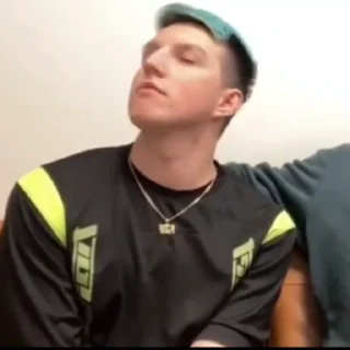 🤨