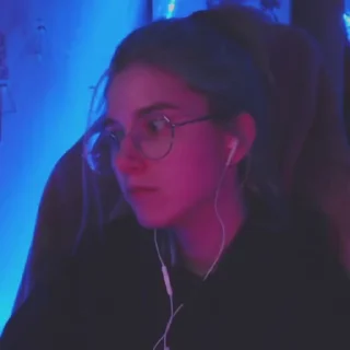 😨