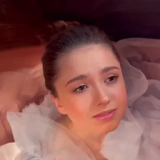 👸