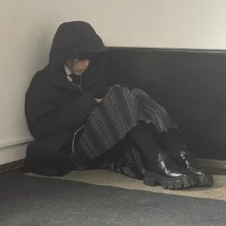 😐