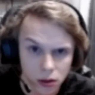 🤨