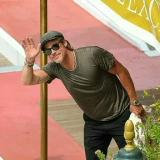 ✋