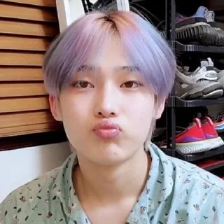 😗