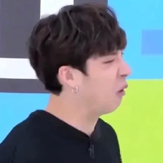 🤢