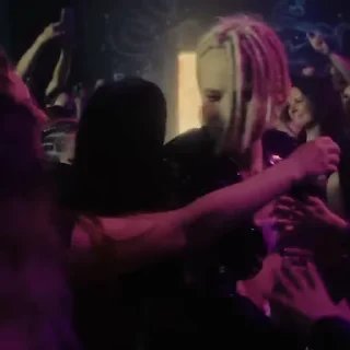 🥳