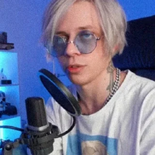 😑