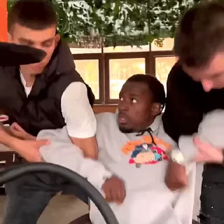 😡