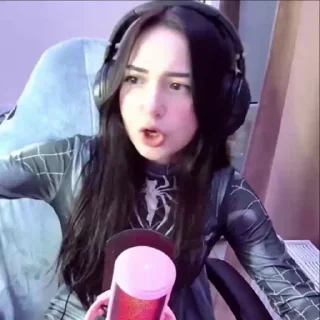 👹