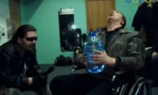 💦