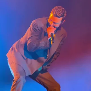 🕺