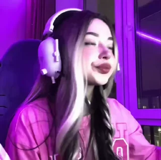 😳