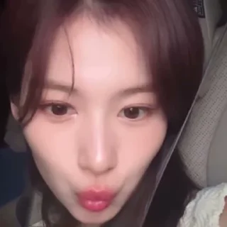 👀