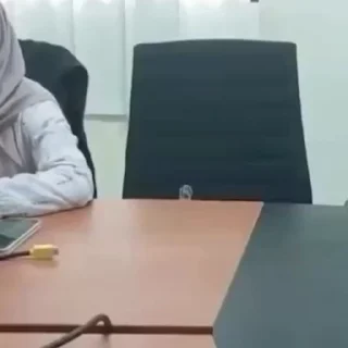 ✋