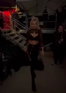 🫦