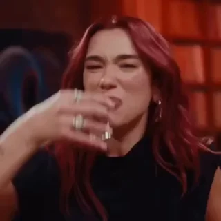 🤢