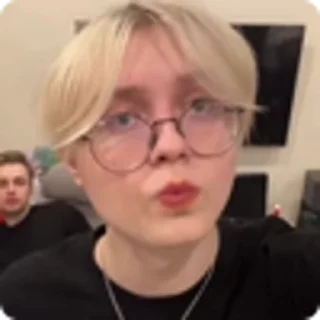 😗