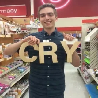 😭