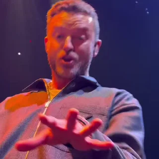 🤨