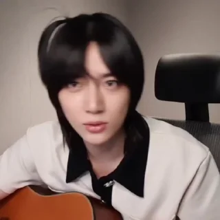 👧