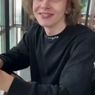 ✋