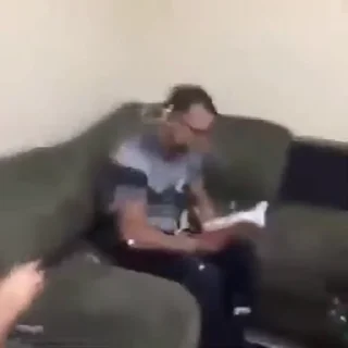 😡