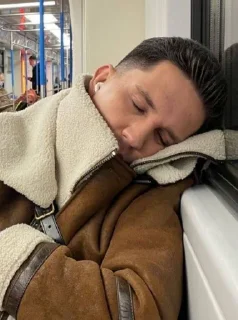 😴