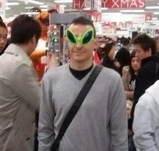 👽
