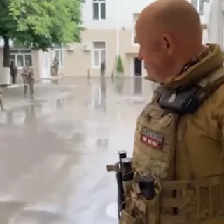 ✋