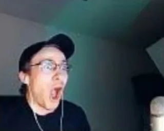 😱