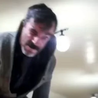 😡