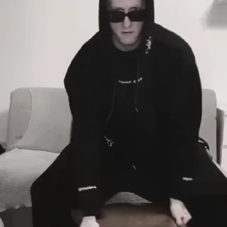 😈