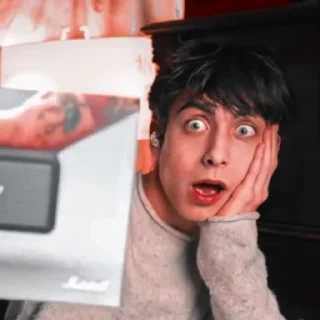 😨