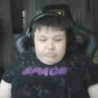 🤢