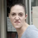 😡