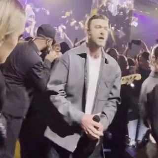 🕺