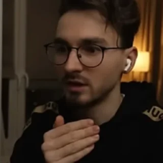 😨
