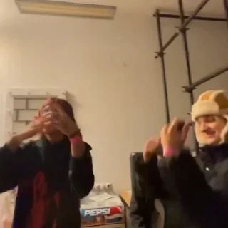 Стикеры тут 👉 @ANIKSJ