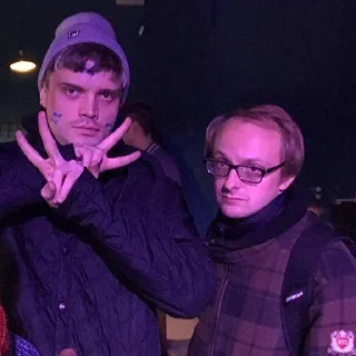 👬