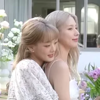 👩‍❤️‍💋‍👩