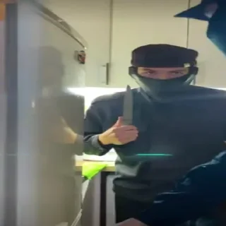 😑