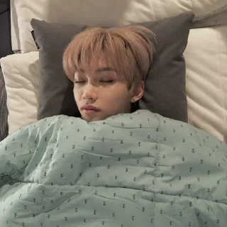 😴
